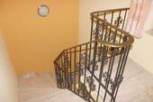 Über ein helles Treppenhaus ... - Etagenwohnung mit 140,00 m² in Freystadt zur Miete