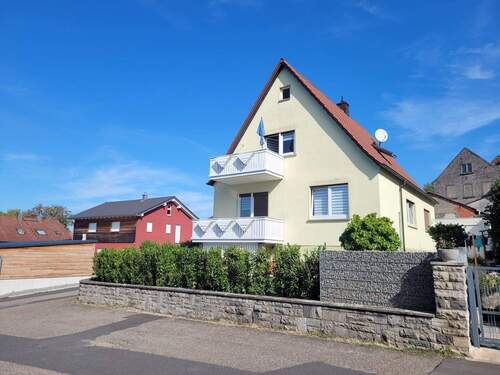 Straßenansicht.jpg - Für die Familie od. zum Generationenwohnen! Sehr guter Zustand und tolle, ruhige Lage mit Ausblick!