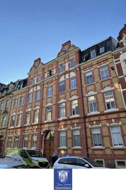 Hausansicht - Heller gemütlicher Dachtraum mit schönem Balkon im Herzen von Döbeln!