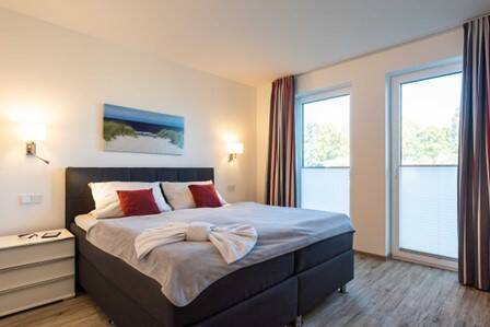 Schlafzimmer mit En-Suite Bad.jpg - 