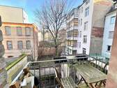 Kleiner Balkon in den Innenhof - 
