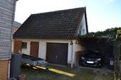 Garage mit Nebengebäude - 6 Zimmer Mehrfamilienhaus, Wohnhaus in Barsinghausen