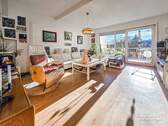 Wohnzimmer mit Balkon - 3 Zimmer Etagenwohnung zum Kaufen in Kehl