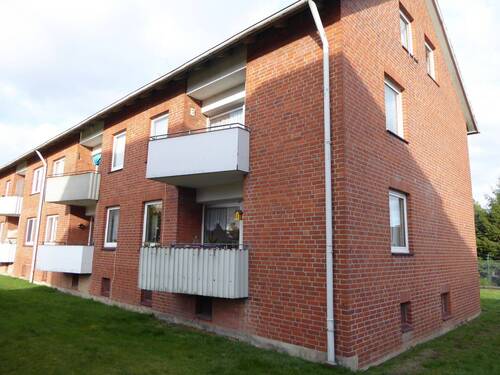 Gartenansicht - 2 Zi-Dachgeschosswohnung Allensteiner Str. 28 in 21493 Schwarzenbek - Ein Angebot von IVD-HAUSVERWALTUNG GERD VON DER HEIDE Immobilien GmbH