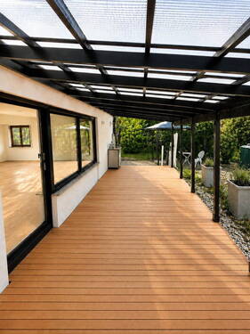 Terrasse, Gartenzugang - Sanierte 3-Zimmer-Gartenwohnung mit Einbauküche, Terrasse, Privatgarten