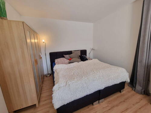 Bett 180x200 und Schrank - 