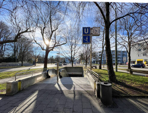Zugang zur U-Bahn - 