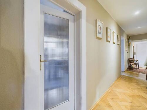 Flur 3. OG - Etagenwohnung mit 150,00 m² in München / Thalkirchen zum Kaufen