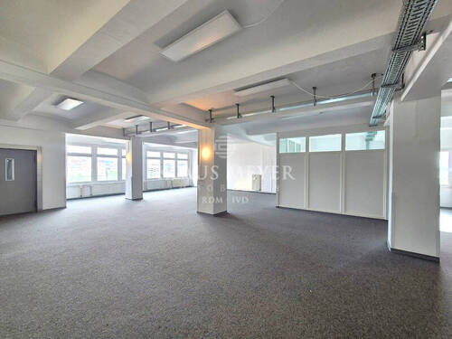 im Büro - Büro-Loft - Lastenaufzug direkt ins Büro, über 3m Deckenhöhe, Glasfaser im Haus, provisionsfrei