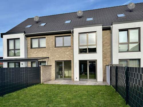 Gartenansicht - 5-Zimmer Reihenhaus mit viel Platz für die ganze Familie in Willich-Neersen nähe Düsseldorf