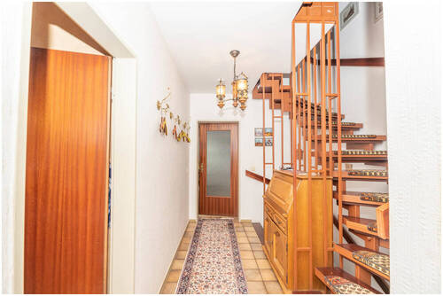 Hauptflur Erdgeschoss - 5 Zimmer Reihenmittelhaus in Elmshorn