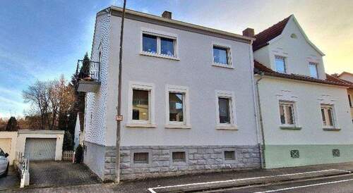 Ansicht mit Balkon - 4 Zimmer Einfamilienhaus zur Miete in Sankt Ingbert