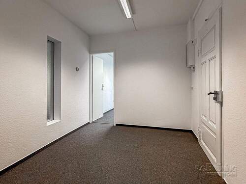 Zwischengang Büro - 8 Zimmer Mehrfamilienhaus, Wohnhaus in Ettenheim