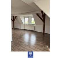 Individuelle und geräumige Dachwohnung! Tageslichtbad mit Wanne und Dusche! - Riesa Gröba