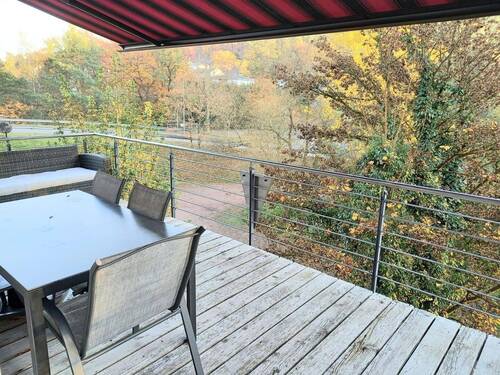 Balkon mit elektrischer Markise - 