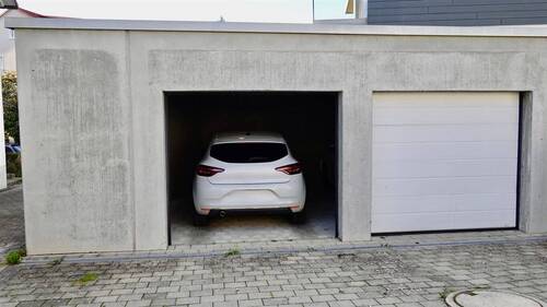 Einzelgarage mit Außen-Stellplatz - 