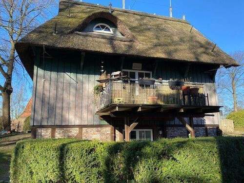 Hausansicht - 4 Zimmer Etagenwohnung zur Miete in Hamburg