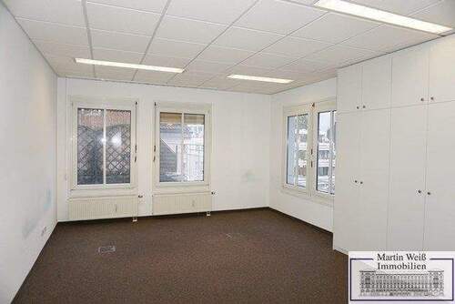 Exemplarischer Büroraum - 