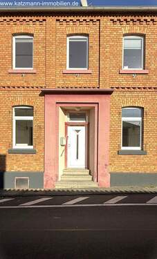 Straßenansicht - Hauseingang - 