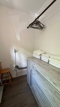 Abstellraum mit Waschmaschinen- und Trockneranschl - 