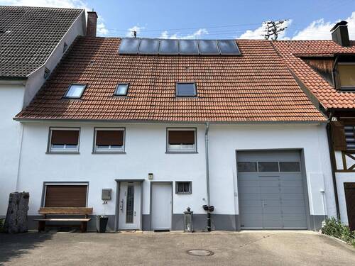 Vorderansicht - Top modernisiert! - 179.000,00&nbsp;EUR Kaufpreis, ca.&nbsp; 125,00&nbsp;m&sup2;&nbsp;Wohnfl&auml;che