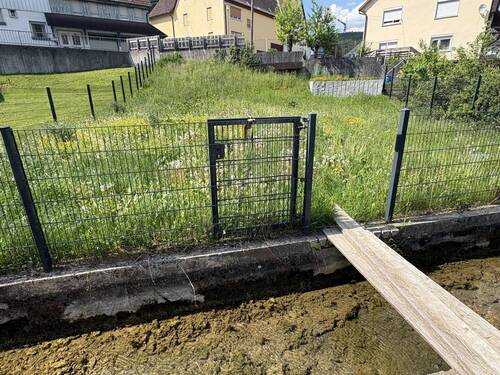 Garten mit Bachlauf - 