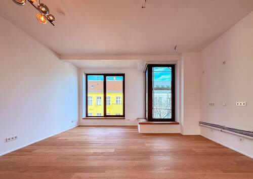 Wohnzimmer - 4 Zimmer Etagenwohnung zum Kaufen in Berlin