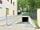 Einfahrt zur Tiefgarage - Garage, Stellplatz zum Kaufen in Leipzig