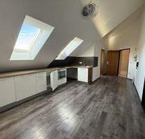 2 in 1! - Große Wohnung mit separatem Büro oder Gästeapartment in Nittendorf!