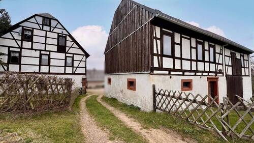 Wohnhaus und Scheune - 