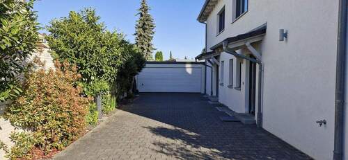 Einfahrt - 5 Zimmer Doppelhaushälfte zur Miete in Nürnberg