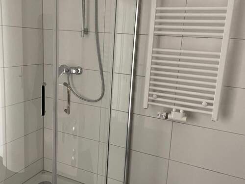 Bad mit Dusche - 