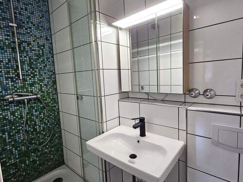 Badezimmer neben ehemaligem Elternschlafzimmer - 