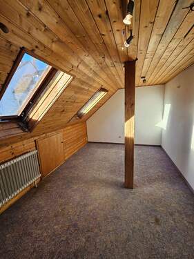 Empore (Platz für evtl. eine kleine Küche?) - 