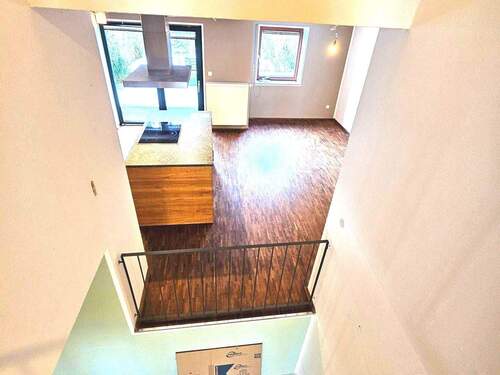 Blick von Kinder-/Arbeitszimmer in die große Wohnküche - 