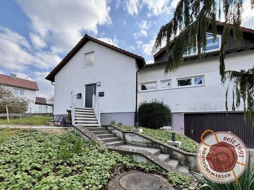 Außenansicht - Großzügige 4-Zimmer-Dachgeschosswohnung mit Loggia, Gartenanteil mit E-Ladestation!