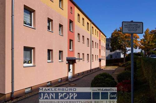 Ansicht Zufahrt und Stellplatz - Etagenwohnung mit 59,60 m² in Greiz zur Miete