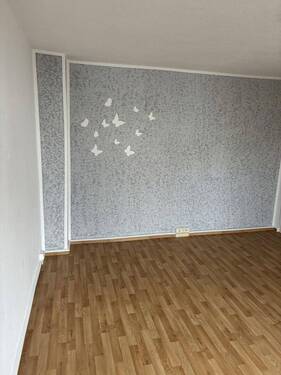 Balkonzimmer - Zentrumsnah, mit Balkon und sehr ruhig, keine Barkaution