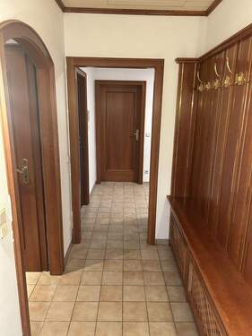 EG - Eingangsbereich - 7 Zimmer Mehrfamilienhaus, Wohnhaus zum Kaufen in Neuhof