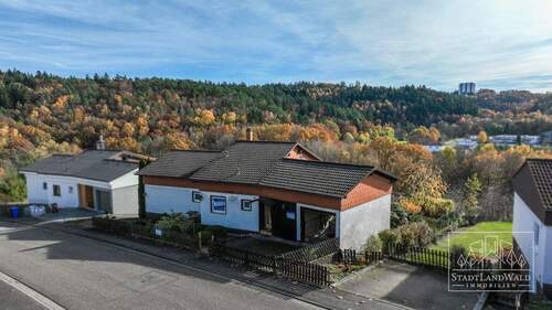 Luftbild - 7 Zimmer Einfamilienhaus zum Kaufen in Pirmasens