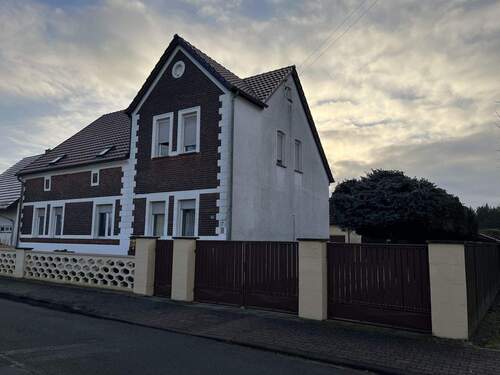 Haus mit Zufahrt - 8 Zimmer Bauernhaus, Landhaus in Gräfenhainichen