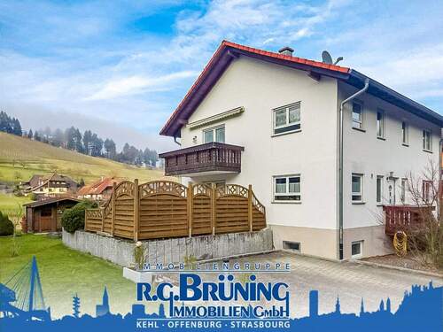 Zweifamilienhaus in idyllischer Lage in Strohbach - Zweifamilienhaus in idyllischer Lage in Strohbach