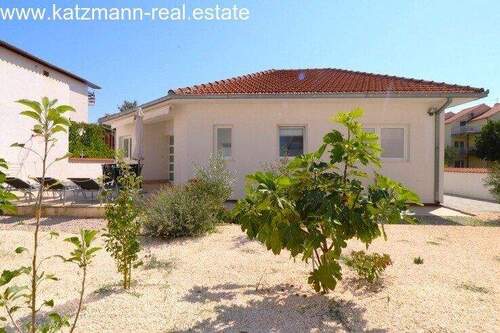 Bild 1 - Freistehendes Erdgeschosshaus mit Garten - Vodice
