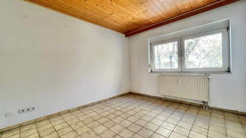 Wohnzimmer - 4 Zimmer Etagenwohnung zum Kaufen in Fürth