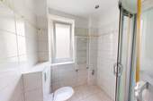 Neu gefliestes Bad - 
