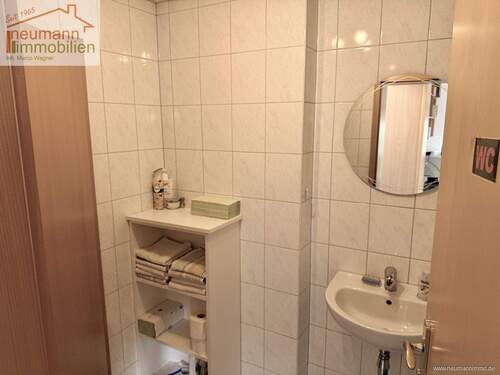 Eingang Toilette - Halle in Neustadt (Wied) / Bühlingen