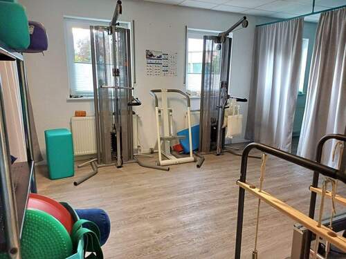 Behandlungsraum mit 2 Liegen - 