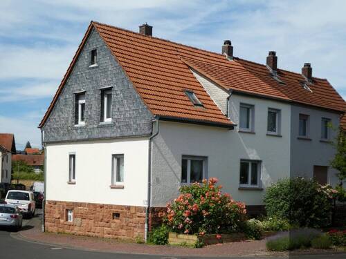 DHH mit Rosengarten - 4 Zimmer Einfamilienhaus zum Kaufen in Gründau-Lieblos