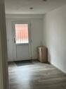 offener Flur mit Blick zur Haustür - 2 Zimmer Etagenwohnung in Bad Windsheim