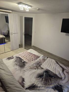 Schlafzimmer mit Blick in den Flur - 